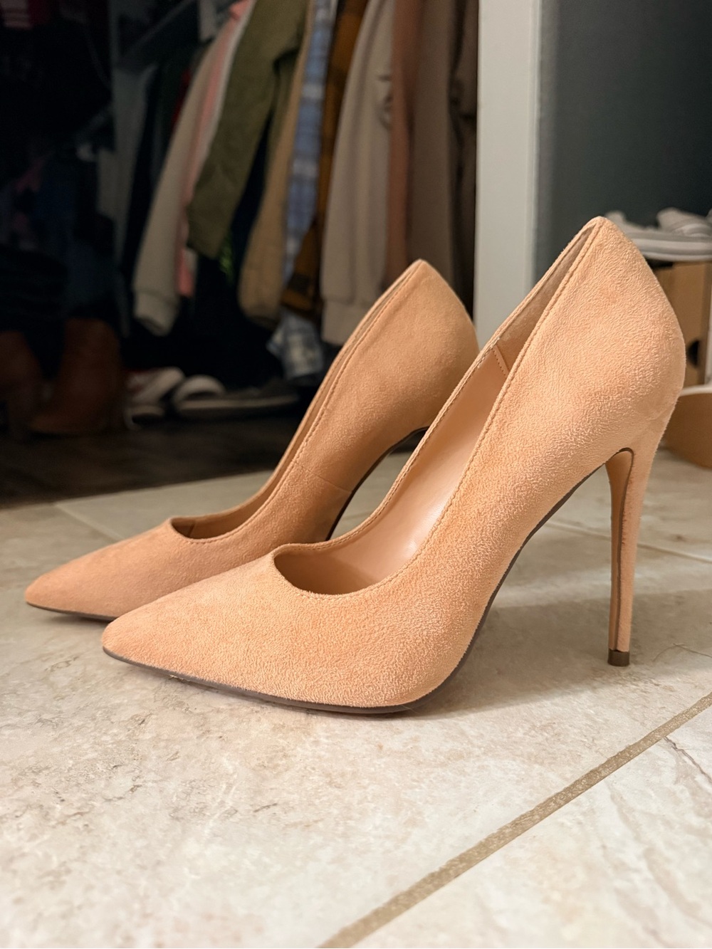 Classic Pointed-Toe High Heel Pumps in Peach